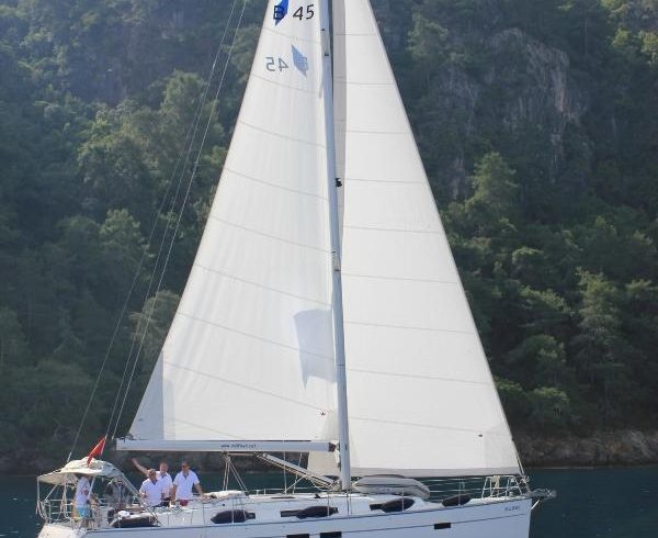 2011 - Bavaria Cruiser 45 - 4 cab.