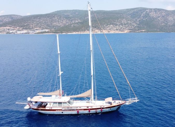 D04-103/4cabins/8PAX